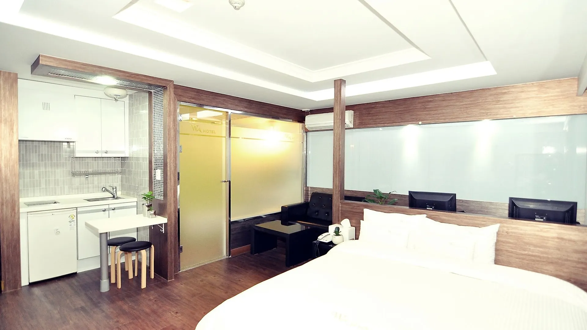 Wa Hotel Haeundae Busan 2*,